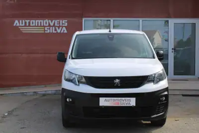 Peugeot Partner 1.5 BlueHDI Premium Longa 2020 - 14990 EUR, 176000 km - AUTO.MOTO.pt - 176000km - foto 3 de 18