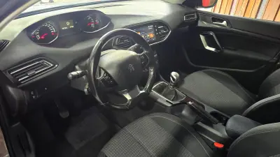 Peugeot 308 SW 2018 - 12650 EUR, 133760 km - AUTO.MOTO.pt - 133760km - foto 14 de 60