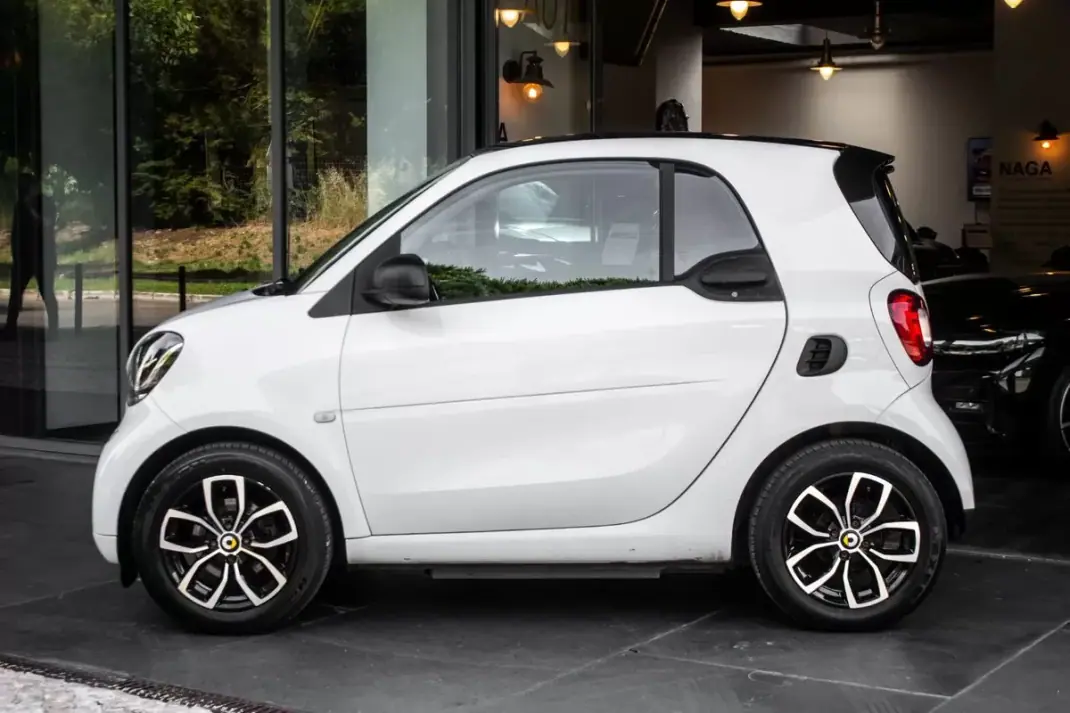 Smart ForTwo Coupé 2019 - 10900 EUR, 68296 km - AUTO.MOTO.pt - 68296km - foto 2 de 37