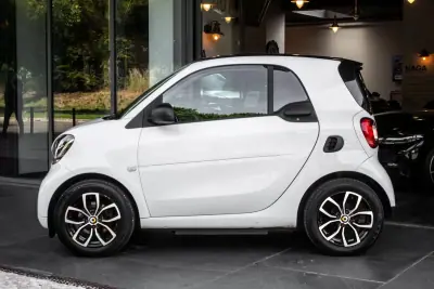 Smart ForTwo Coupé 2019 - 10900 EUR, 68296 km - AUTO.MOTO.pt - 68296km - foto 2 de 37
