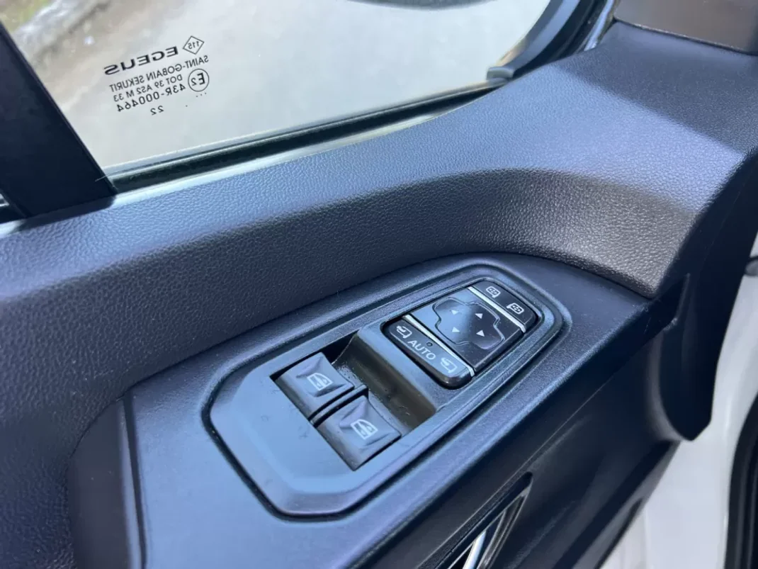 Renault TRAFIC 2.0 BlueDci L2H1 Longa Grand Confort 130 cv GPS 2022 - 21350 EUR, 46000 km - AUTO.MOTO.pt - 46000km - foto 26 de 34