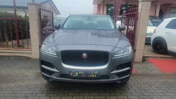 Jaguar F-Pace 2018 - 37990 EUR, 86000 km - AUTO.MOTO.pt - 86000km - foto 7 de 31