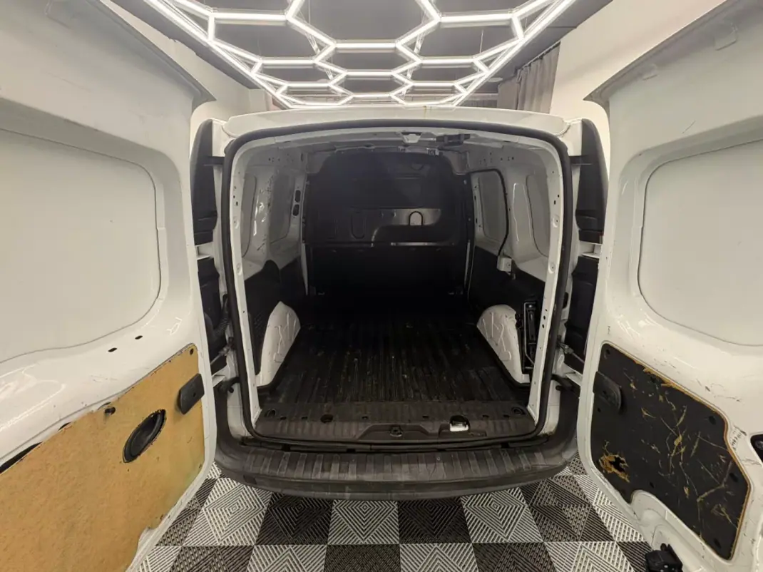 Renault KANGOO 1.5 DCI ENERGY S/S BUSINESS 2017 - 7750 EUR, 139000 km - AUTO.MOTO.pt - 139000km - foto 10 de 17