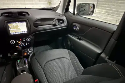 Jeep Renegade 2022 - 23950 EUR, 19039 km - AUTO.MOTO.pt - 19039km - foto 14 de 44
