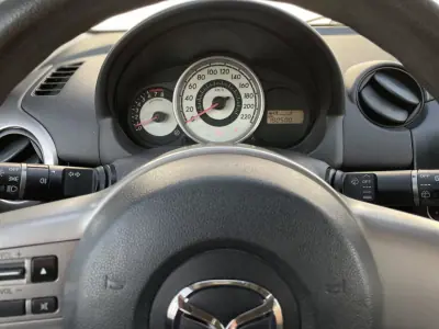 Mazda 2 2010 - 4990 EUR, 180500 km - AUTO.MOTO.pt - 180500km - foto 21 de 24