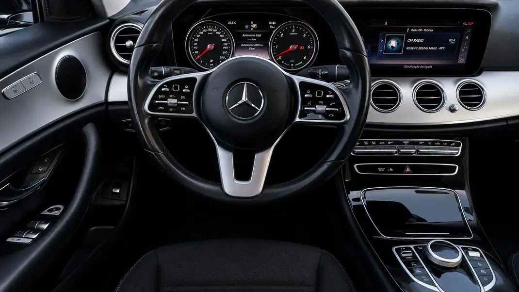 Mercedes-Benz E 300 2020 - 27950 EUR, 138000 km - AUTO.MOTO.pt - 138000km - foto 18 de 19