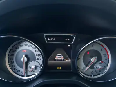 Mercedes-Benz CLA 180 2014 - 16990 EUR, 145000 km - AUTO.MOTO.pt - 145000km - foto 28 de 32