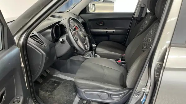 Kia Soul 2009 - 6999 EUR, 160000 km - AUTO.MOTO.pt - 160000km - foto 12 de 17