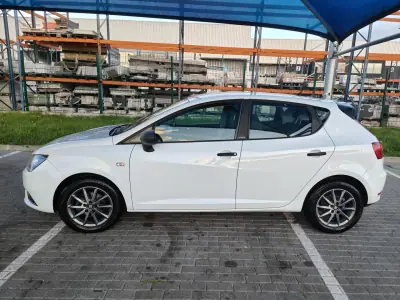 SEAT Ibiza 2015 - 7990 EUR, 159000 km - AUTO.MOTO.pt - 159000km - foto 7 de 13