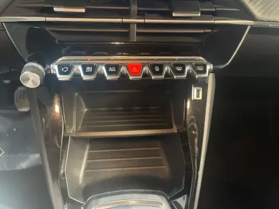 Peugeot 208 2023 - 14900 EUR, 44000 km - AUTO.MOTO.pt - 44000km - foto 40 de 47