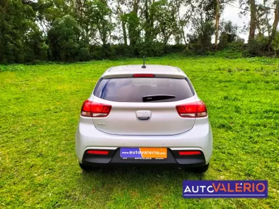 Kia Rio 2021 - 14450 EUR, 70980 km - AUTO.MOTO.pt - 70980km - foto 6 de 32