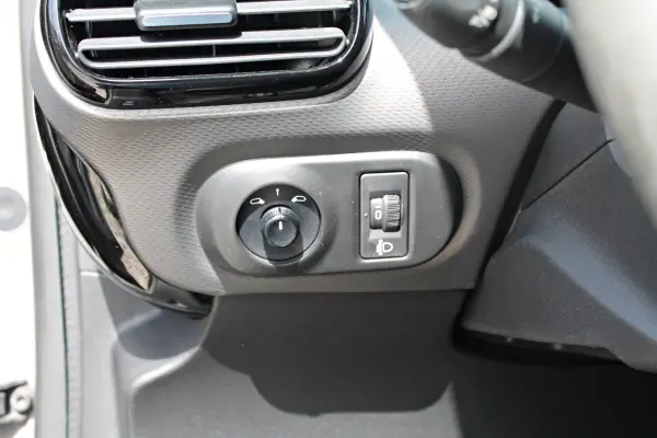 Citroën C4 Cactus 2014 - 11950 EUR, 148141 km - AUTO.MOTO.pt - 148141km - foto 20 de 27