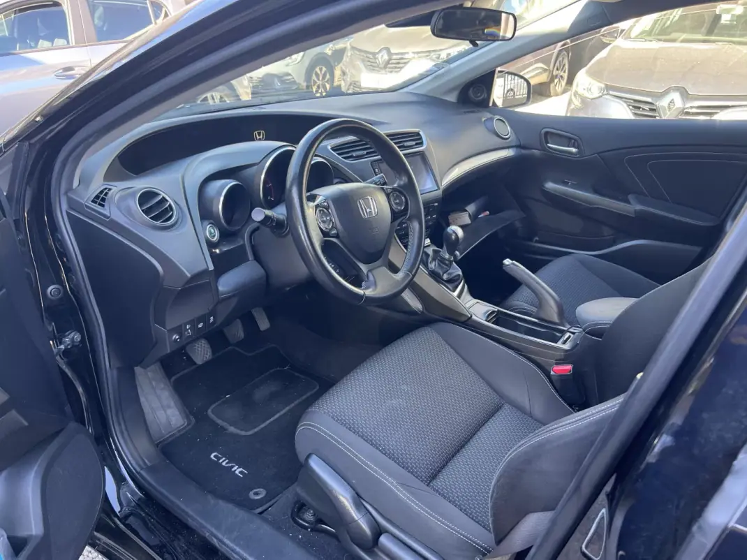 Honda Civic Tourer 2017 - 15900 EUR, 115000 km - AUTO.MOTO.pt - 115000km - foto 8 de 18