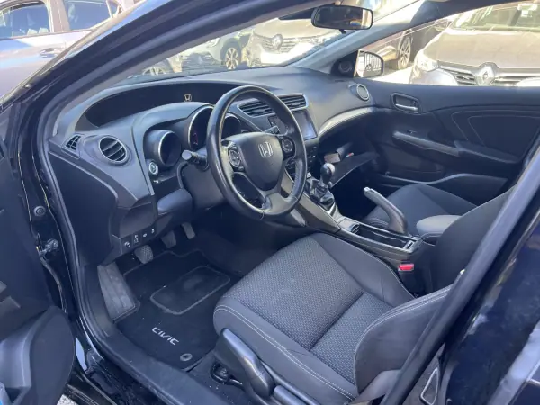 Honda Civic Tourer 2017 - 15900 EUR, 115000 km - AUTO.MOTO.pt - 115000km - foto 8 de 18