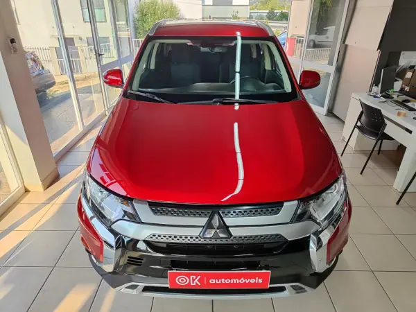 Mitsubishi Outlander 2021 - 18900 EUR, 141000 km - AUTO.MOTO.pt - 141000km - foto 4 de 37