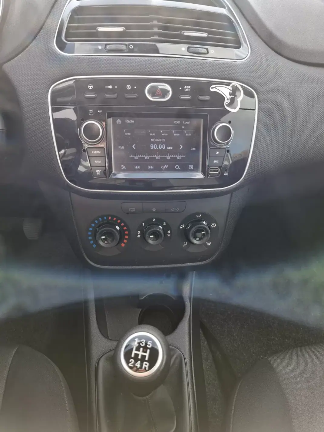 Fiat Punto 2017 - 8750 EUR, 114752 km - AUTO.MOTO.pt - 114752km - foto 20 de 26