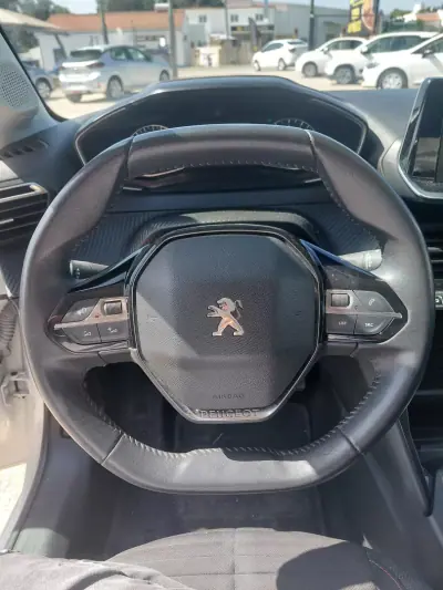 Peugeot 208 2022 - 13900 EUR, 69000 km - AUTO.MOTO.pt - 69000km - foto 5 de 11