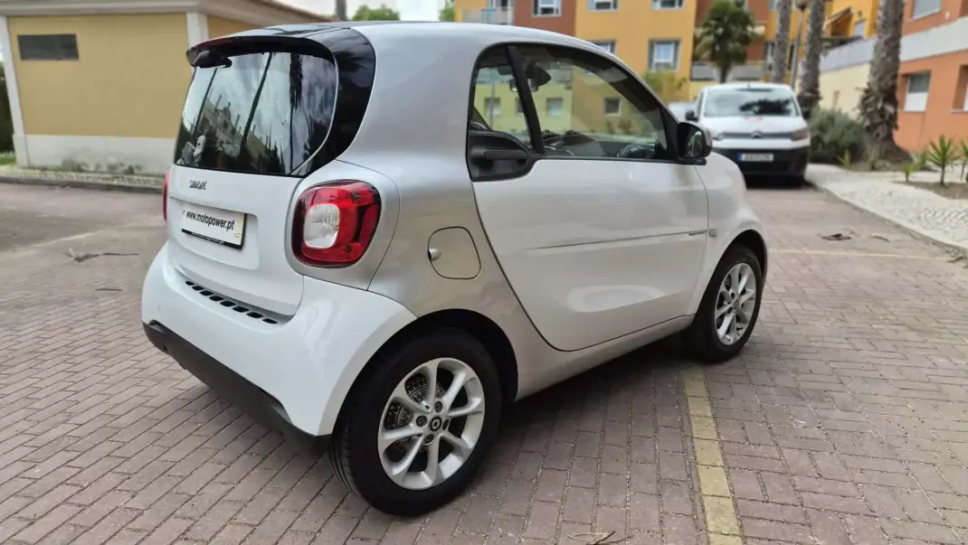 Smart ForTwo Coupé 2018 - 13890 EUR, 25000 km - 25000km - foto 3 de 12
