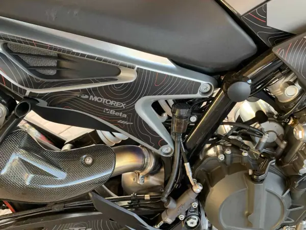 KTM Duke 990 R 2021 - 7950 EUR, 5429 km - AUTO.MOTO.pt - 5429km - foto 7 de 18