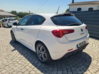 Alfa Romeo Giulietta 2019 - 15790 EUR, 146000 km - AUTO.MOTO.pt - 146000km - foto 3 de 15