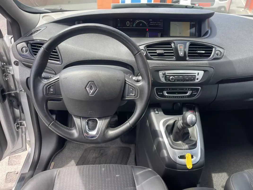 Renault Grand Scénic 2014 - 9950 EUR, 118241 km - AUTO.MOTO.pt - 118241km - foto 11 de 13