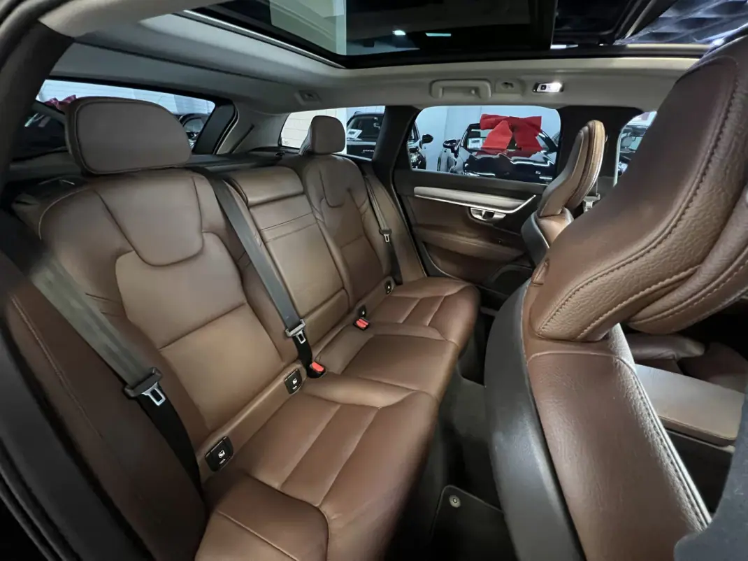 Volvo V90 2018 - 27490 EUR, 160000 km - AUTO.MOTO.pt - 160000km - foto 18 de 53