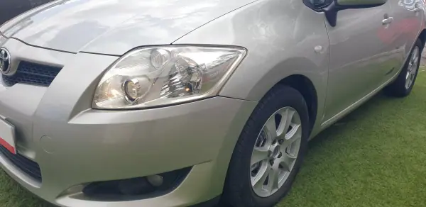 Toyota Auris 2008 - 7500 EUR, 145000 km - AUTO.MOTO.pt - 145000km - foto 2 de 9