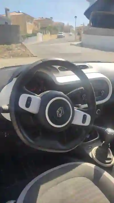 Renault Twingo 2019 - 8500 EUR, 77000 km - AUTO.MOTO.pt - 77000km - foto 9 de 11