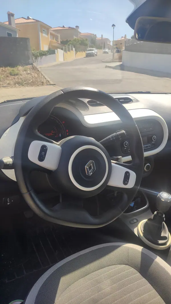 Renault Twingo 2019 - 8500 EUR, 77000 km - AUTO.MOTO.pt - 77000km - foto 9 de 11