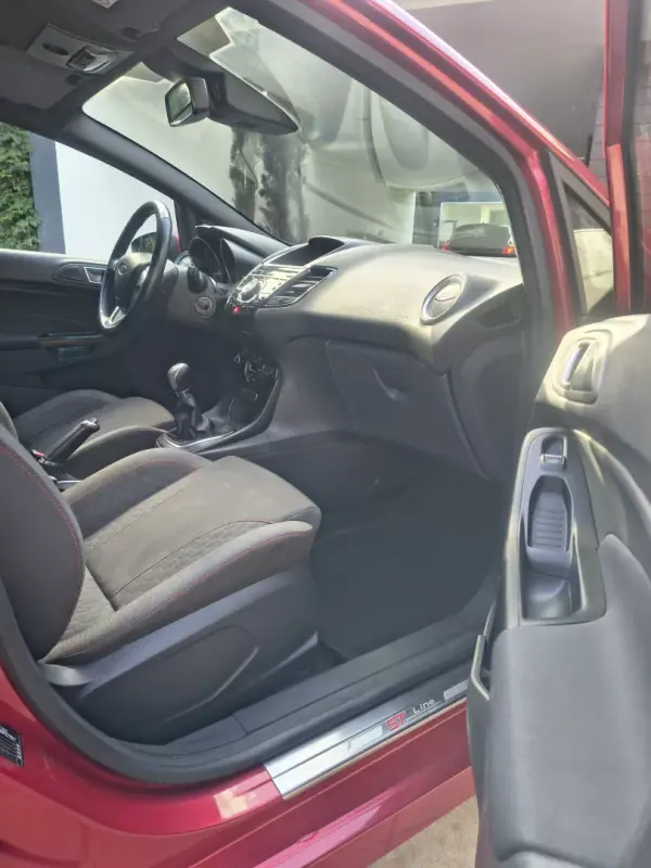 Ford Fiesta 2017 - 10750 EUR, 128000 km - AUTO.MOTO.pt - 128000km - foto 20 de 23