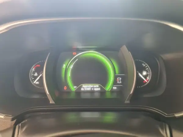Renault Mégane 2016 - 13600 EUR, 152000 km - AUTO.MOTO.pt - 152000km - foto 11 de 21