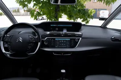Citroën C4 Picasso 2016 - 11990 EUR, 155875 km - AUTO.MOTO.pt - 155875km - foto 18 de 32