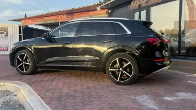 Audi e-tron 2019 - 27990 EUR, 99000 km - AUTO.MOTO.pt - 99000km - foto 27 de 33