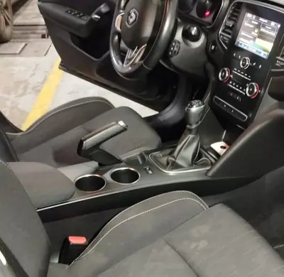 Renault Mégane Sport Tourer 2020 - 14499 EUR, 91021 km - AUTO.MOTO.pt - 91021km - foto 8 de 10
