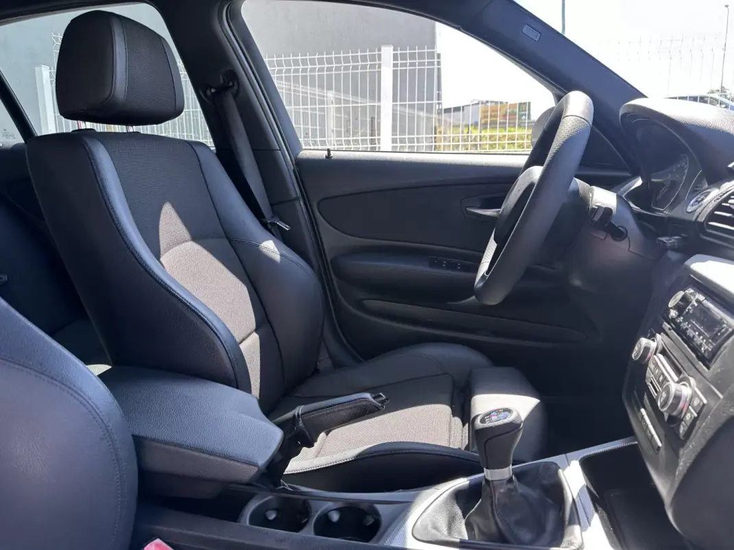 BMW 118 2009 - 9900 EUR, 177000 km - AUTO.MOTO.pt - 177000km - foto 43 de 46