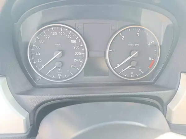 BMW 320 2011 - 12900 EUR, 206000 km - AUTO.MOTO.pt - 206000km - foto 30 de 37