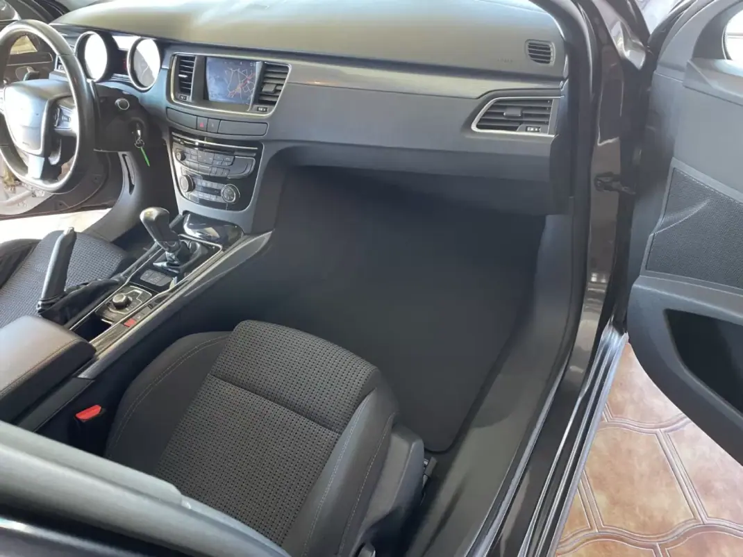 Peugeot 508 SW 2012 - 12900 EUR, 133070 km - AUTO.MOTO.pt - 133070km - foto 11 de 19