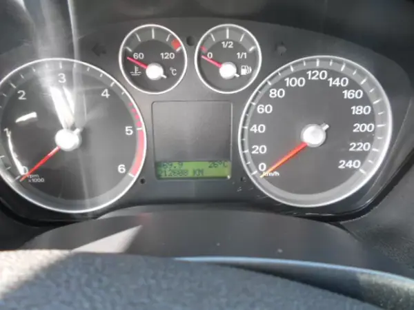 Ford Focus 2006 - 4900 EUR, 212608 km - AUTO.MOTO.pt - 212608km - foto 10 de 12