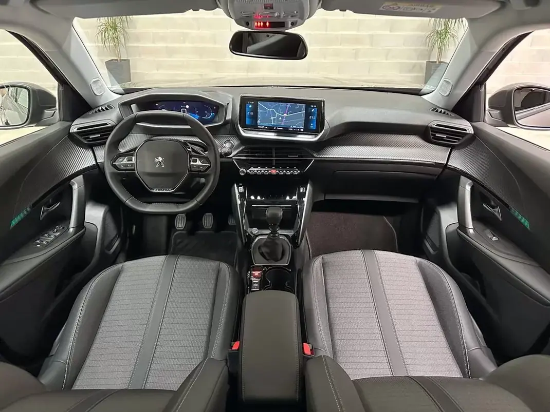 Peugeot 2008 2021 - 16450 EUR, 22568 km - AUTO.MOTO.pt - 22568km - foto 12 de 54