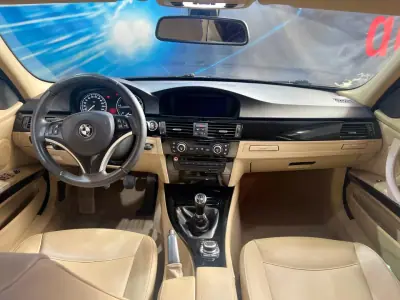 BMW 318 2010 - 10999 EUR, 181000 km - AUTO.MOTO.pt - 181000km - foto 30 de 46