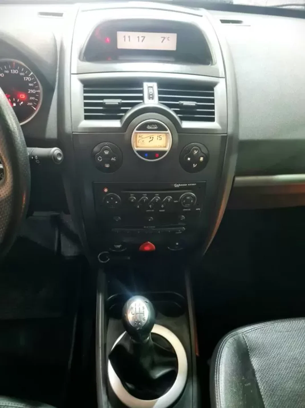 Renault Mégane Break 2007 - 5900 EUR, 187000 km - AUTO.MOTO.pt - 187000km - foto 10 de 16