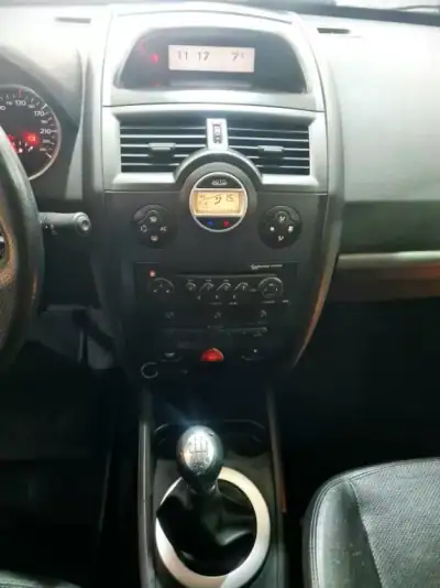 Renault Mégane Break 2007 - 5900 EUR, 187000 km - AUTO.MOTO.pt - 187000km - foto 10 de 16