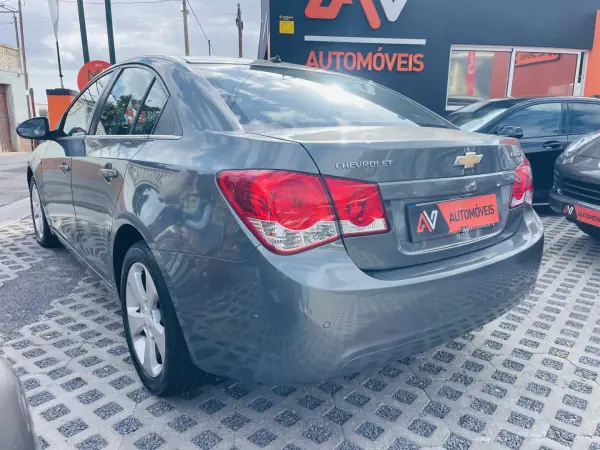 Chevrolet Cruze 2009 - 5250 EUR, 230326 km - AUTO.MOTO.pt - 230326km - foto 5 de 12