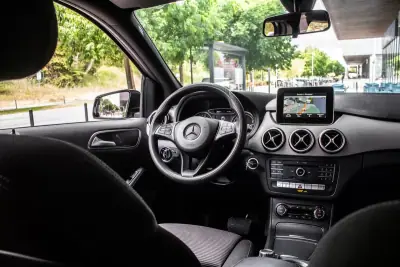 Mercedes-Benz B 250 2017 - 13990 EUR, 87144 km - AUTO.MOTO.pt - 87144km - foto 32 de 42