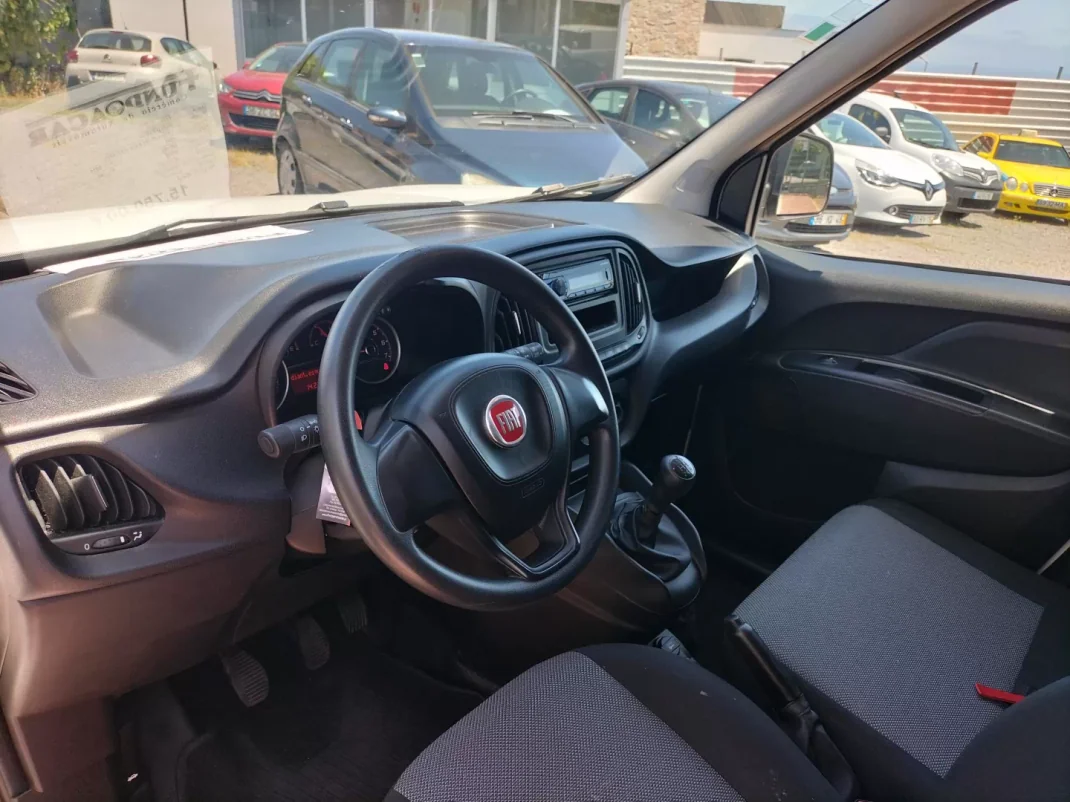 Fiat Doblo 2021 - 14950 EUR, 90000 km - AUTO.MOTO.pt - 90000km - foto 8 de 11