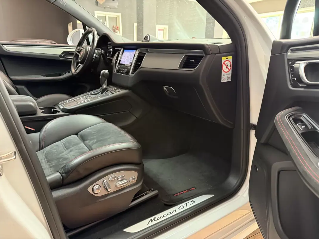 Porsche Macan 2016 - 65000 EUR, 68887 km - AUTO.MOTO.pt - 68887km - foto 12 de 20