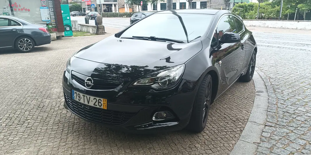 Opel Astra GTC 2017 - 19500 EUR, 62000 km - AUTO.MOTO.pt - 62000km - foto 2 de 15
