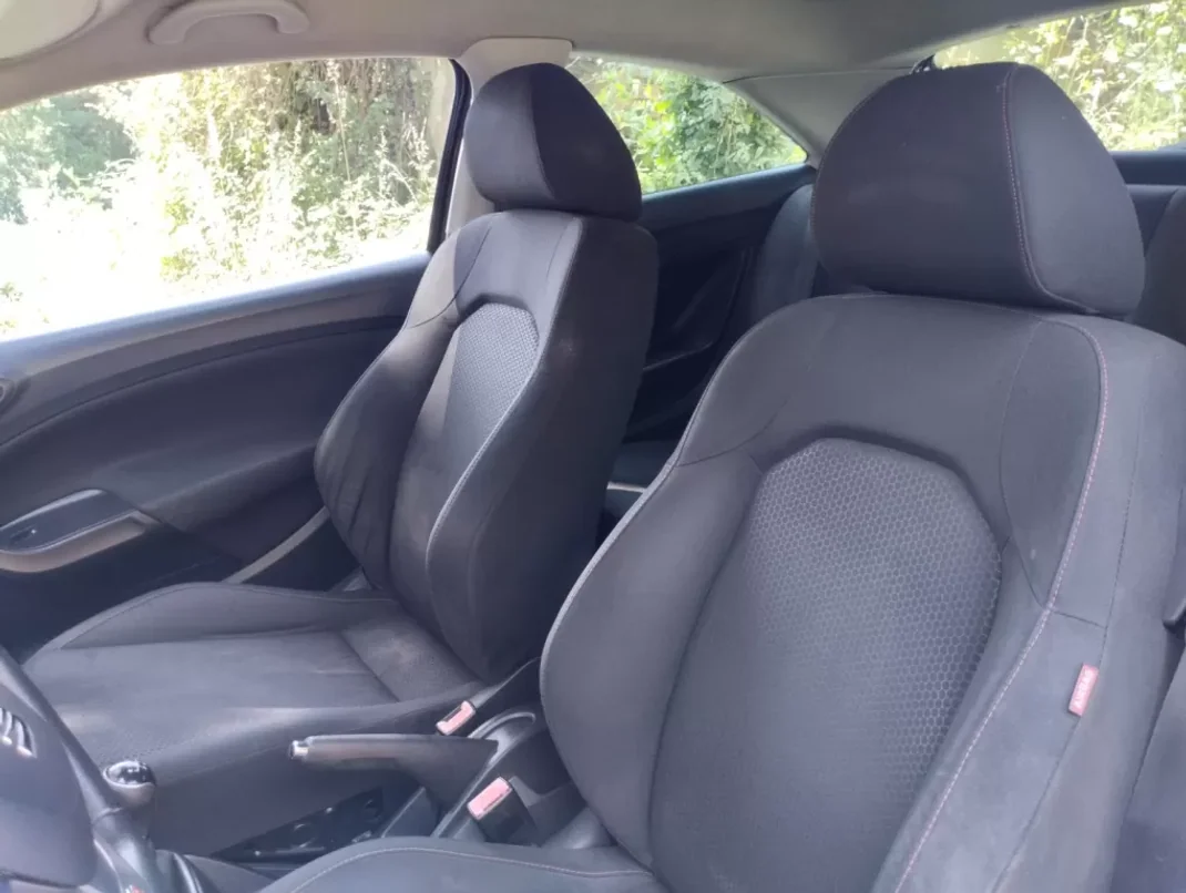 SEAT Ibiza 2014 - 12250 EUR, 200000 km - AUTO.MOTO.pt - 200000km - foto 17 de 26