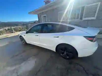 Tesla Model 3 2021 - 26499 EUR, 93150 km - 93150km - foto 8 de 10