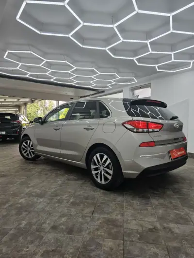 Hyundai i30 2019 - 14900 EUR, 43264 km - AUTO.MOTO.pt - 43264km - foto 22 de 33